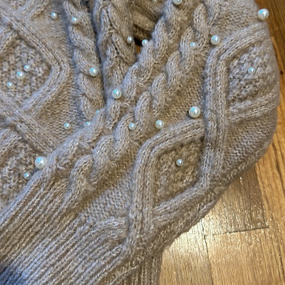 Astr the label oearl embellished taupe sweater size large - Picture 4 of 6